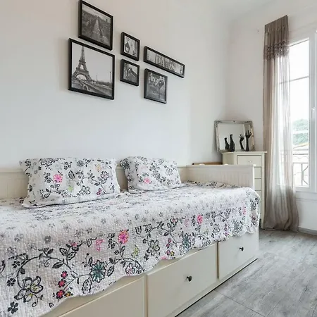 Daire Stylish White And Red